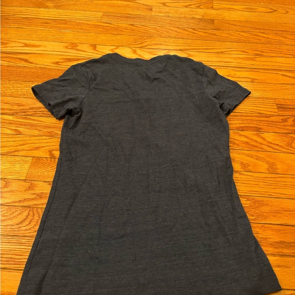 Villanova Mom Gray Short Sleeve Tee - Picture 4 of 4